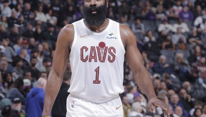 世界杯客户端升级下载-自带自己的使用说明！哈登23分8助完美首秀 无缝融入诠释老A8本色