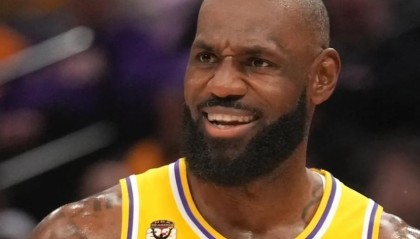 世界杯客户端升级下载-湖人112-124国王！无奈的不是输球，是老詹赛后表态，2点也成关键